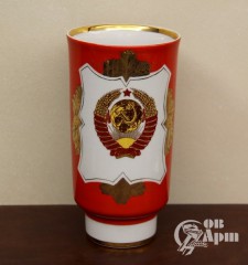 Ваза с изображением герба СССР